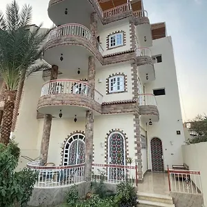Full Moon House Appartement Louxor